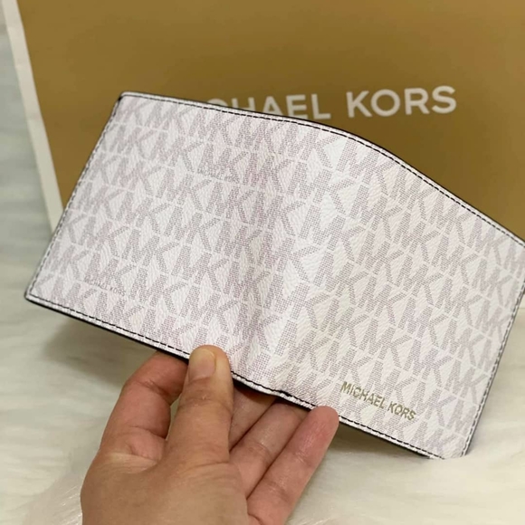 MICHAEL KORS SLIM BILLFOLD WALLET - Picture 2 of 5